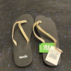 NWT Sanuk Yoga Spree Metallic Flip Flops Size 9